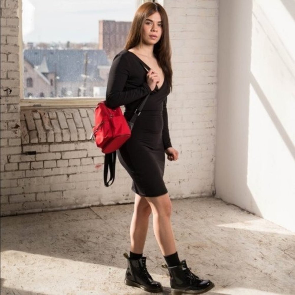 NEW Long‎ sleeve ruched v-neck bodycon black dress